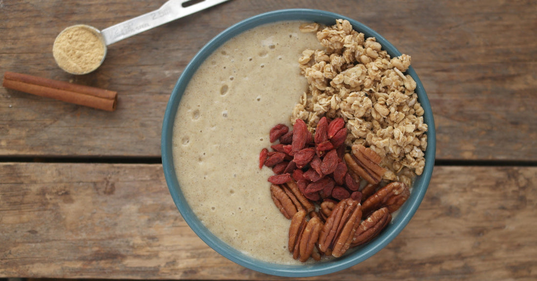 Bol de smoothie déjeuner aux épices chaï - La Boite à Grains