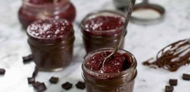 Recette : mousse choco-noisette avec confiture de petits fruits - La Boite à Grains