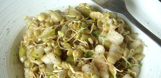 Salade de lentilles germées et de poires - La Boite à Grains